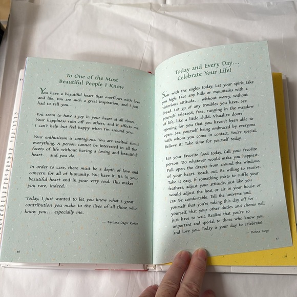 ⛱️2/$5⛱️I'm Glad You Are My Sister: A Blue Mountain Arts Collection hardcover - Picture 10 of 11